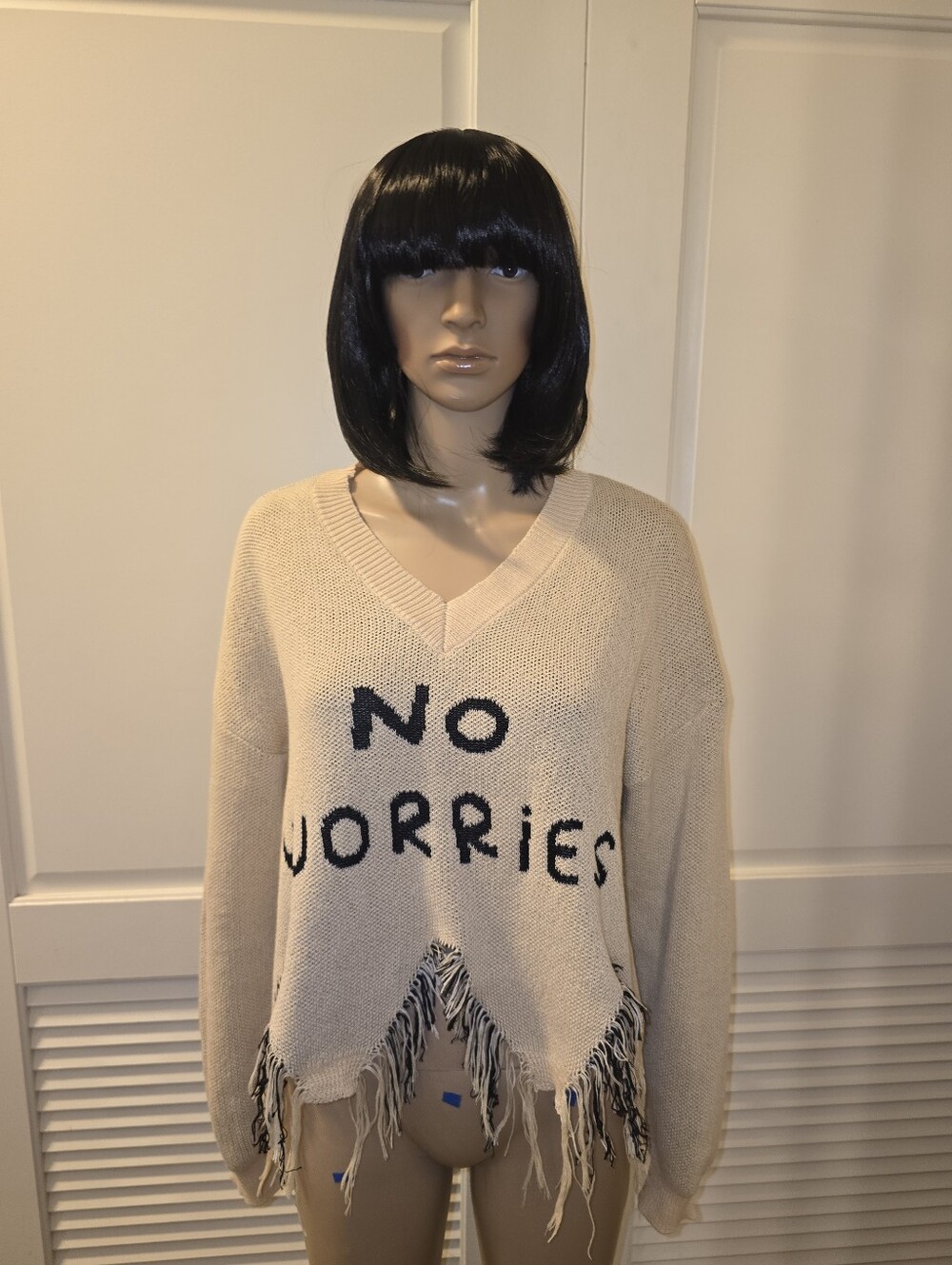 V-Neck Fringe Sweater 🖤